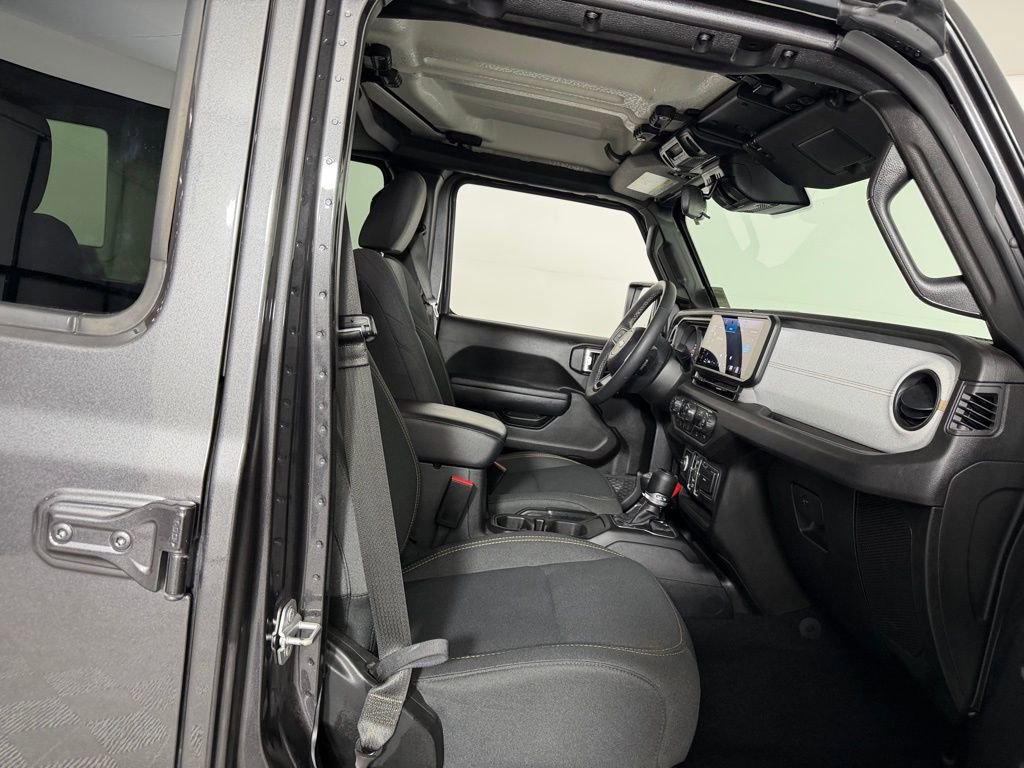 Used 2025 Jeep Wrangler Sport S image 31