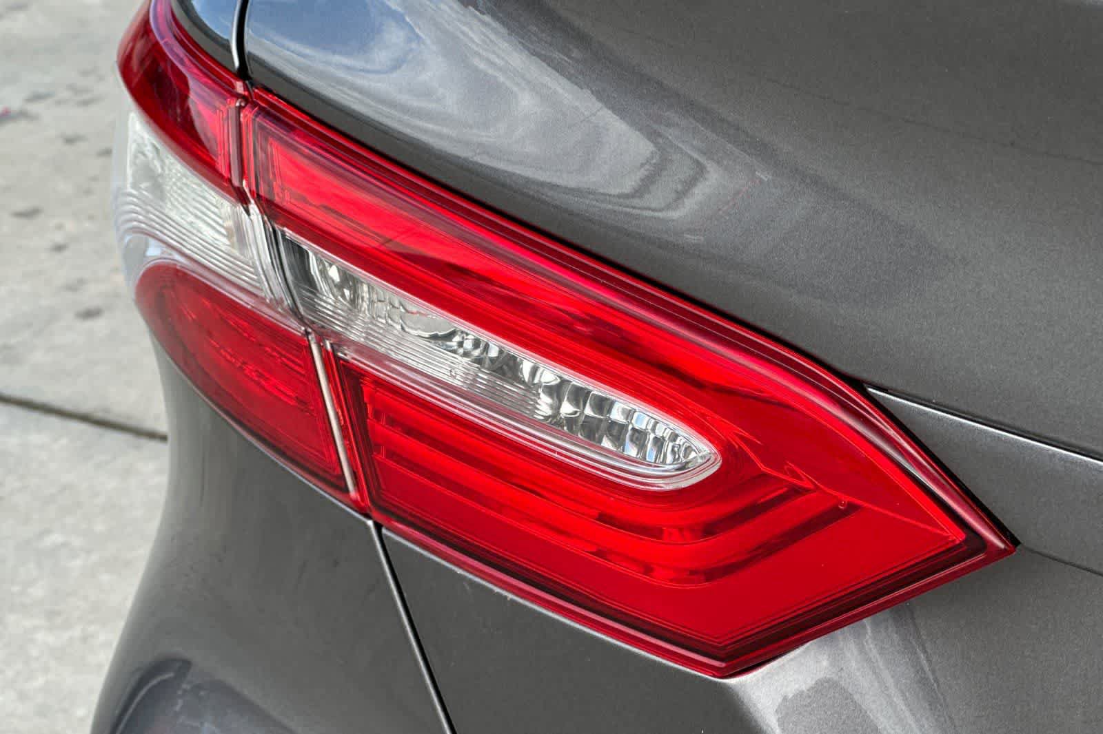 Used 2018 Toyota Camry LE FWD image 16