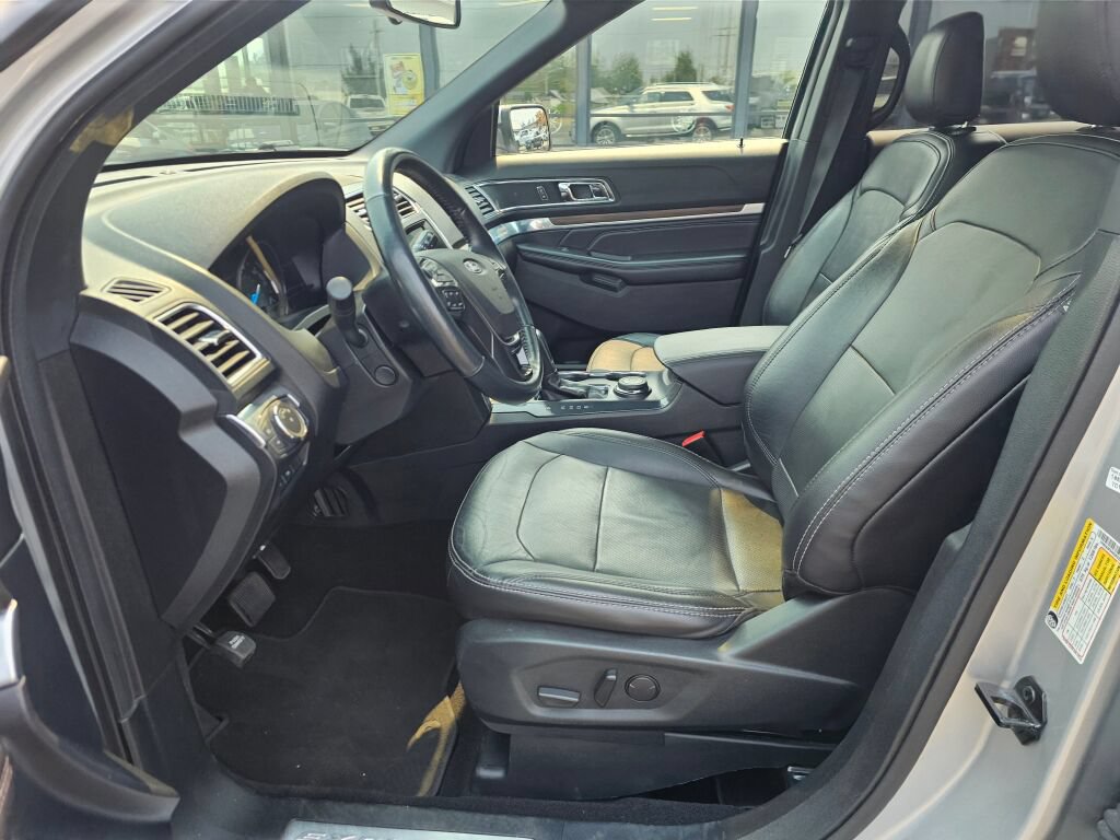 Used 2019 Ford Explorer Limited w/ Class III Trailer Tow Package AWD/4WD image 23