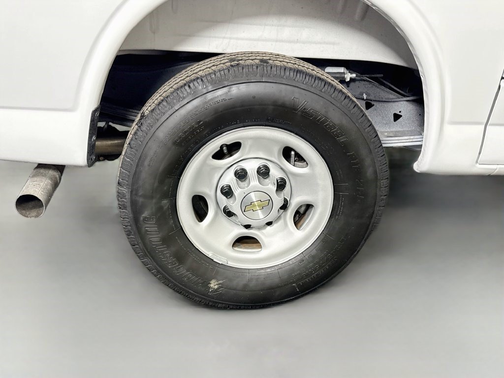 Used 2025 Chevrolet Express 2500 RWD image 25