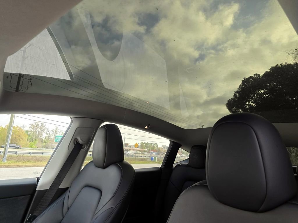 Used 2025 Tesla Model Y Long Range image 19