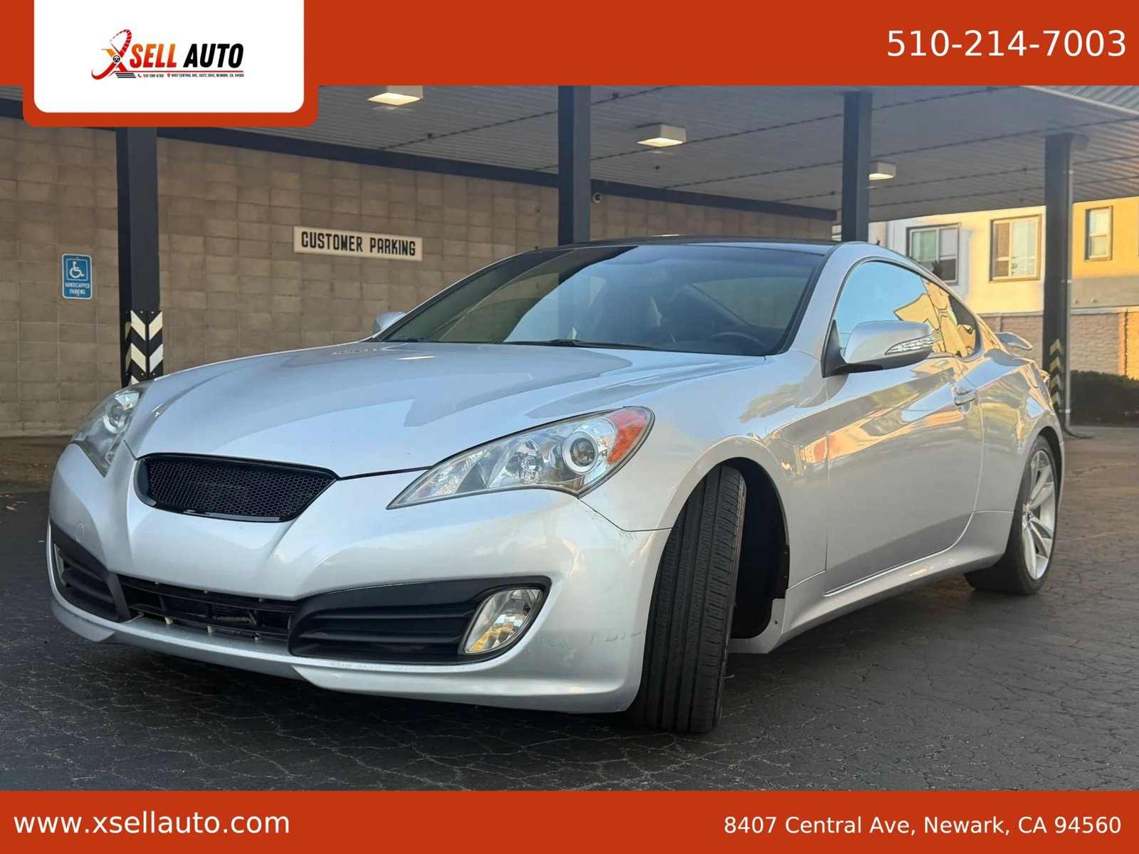 Used 2011 Hyundai Genesis 3.8 RWD image 3