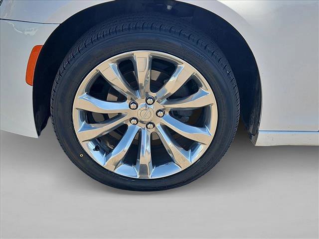 Used 2018 Chrysler 300 Limited image 22
