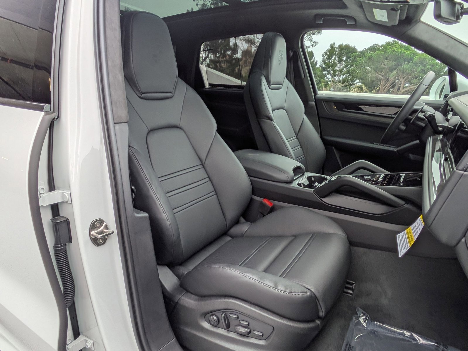 New 2025 Porsche Cayenne GTS image 25