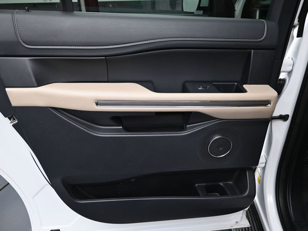 Used 2024 Ford Expedition Max XLT image 32