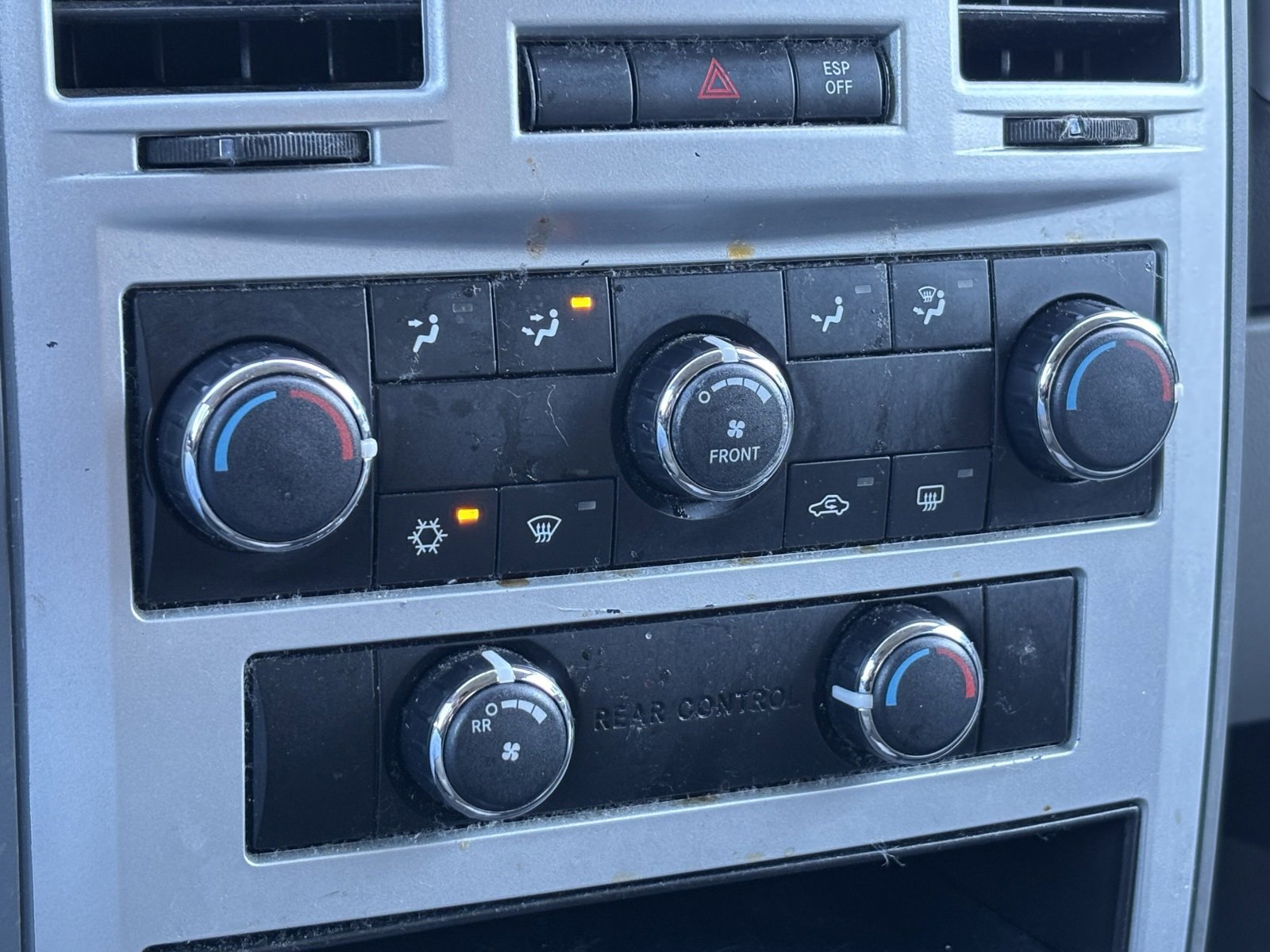 Used 2009 Chrysler Town & Country Touring image 4