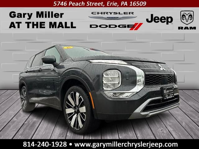 Used 2025 Mitsubishi Outlander SE image 1