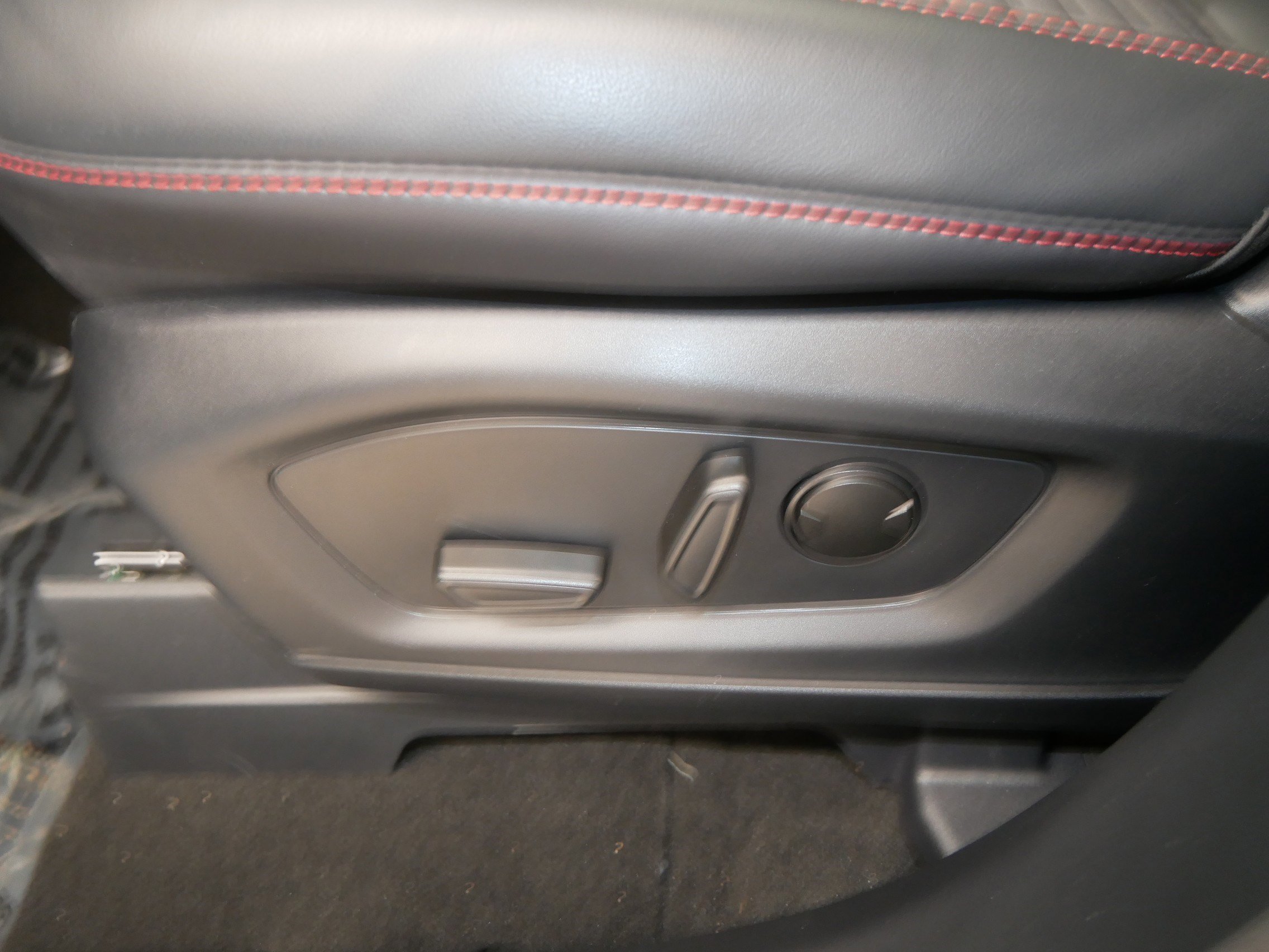 Used 2026 Ford Explorer ST-Line w/ ST-Line Street Pack image 19