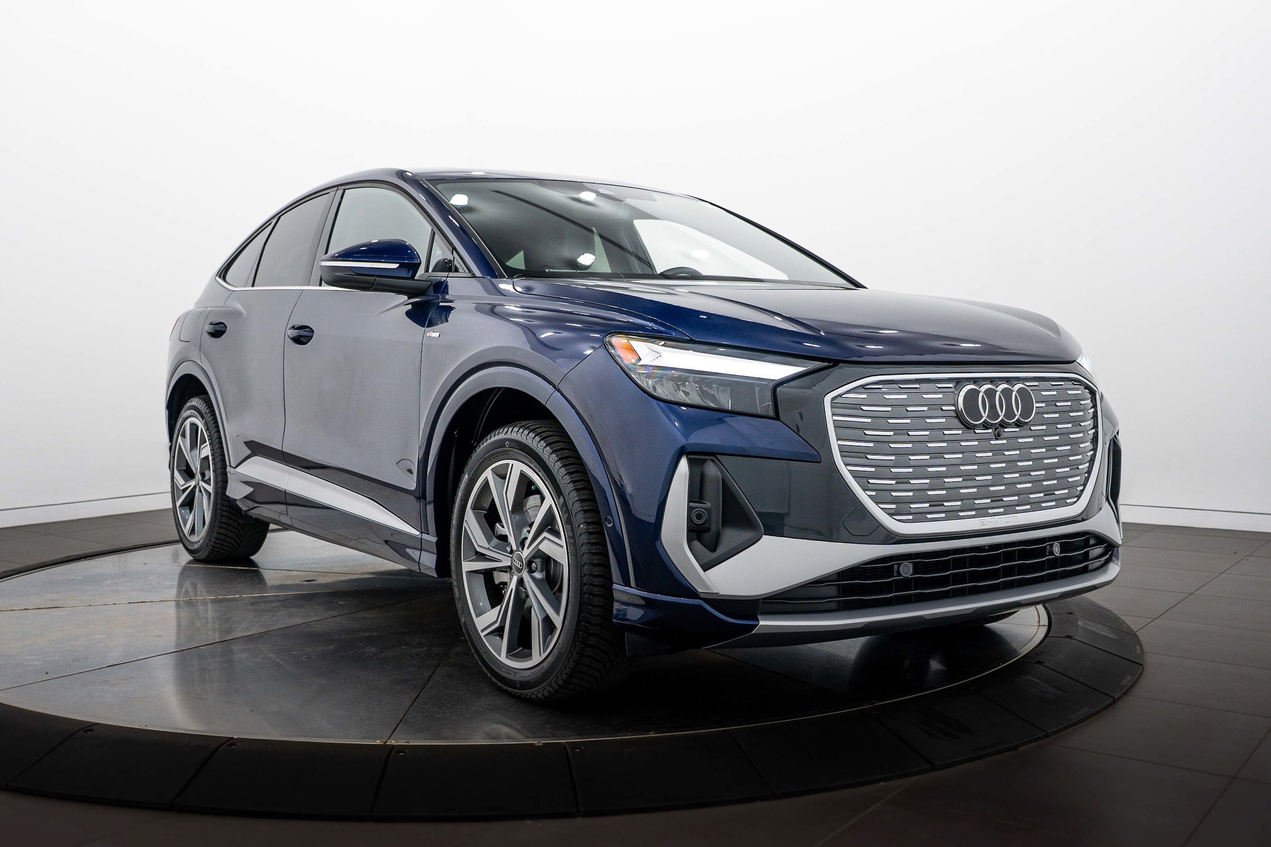 Certified 2023 Audi Q4 e-tron Premium Plus w/ Premium Plus AWD/4WD image 2