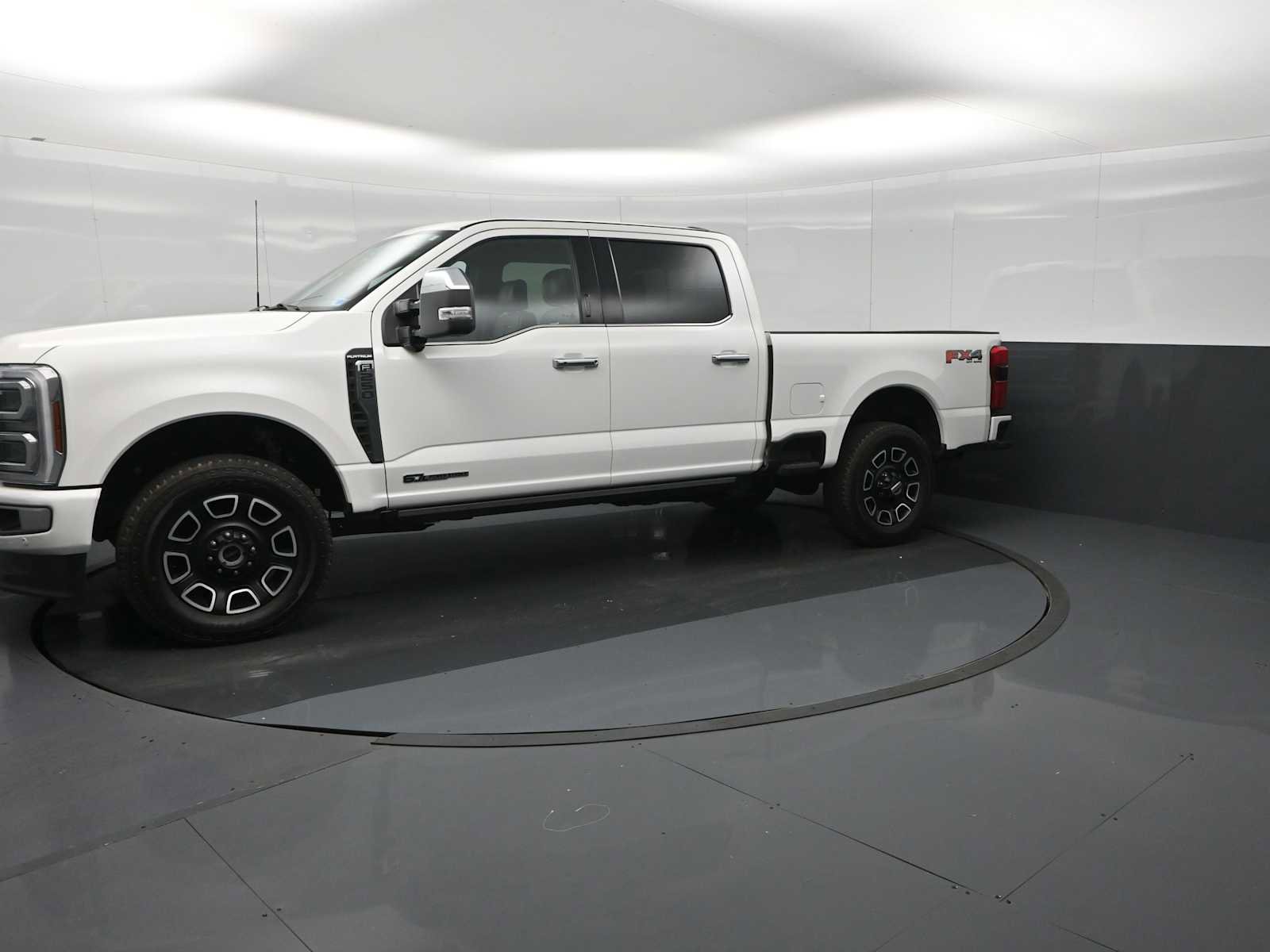 Used 2024 Ford F250 4x4 Crew Cab Super Duty image 4