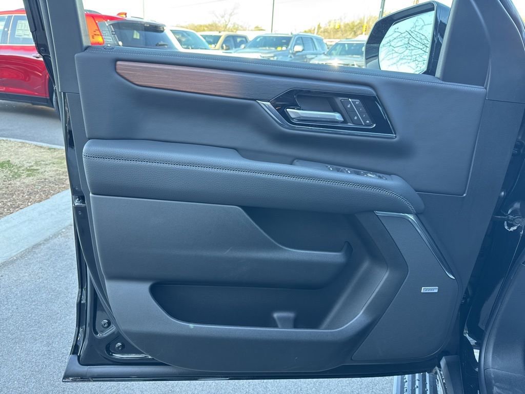 New 2026 GMC Yukon XL Denali w/ Sun & Power Step Package image 11