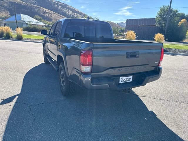 Used 2016 Toyota Tacoma TRD Off-Road AWD/4WD image 6