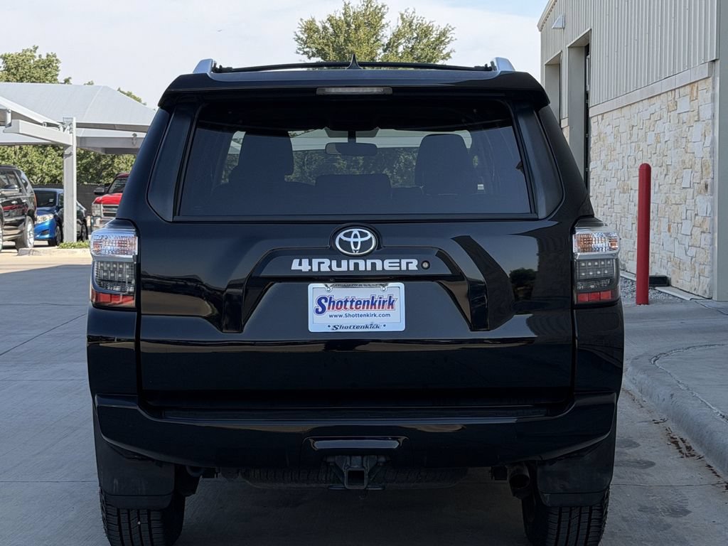 Used 2015 Toyota 4Runner SR5 AWD/4WD image 5