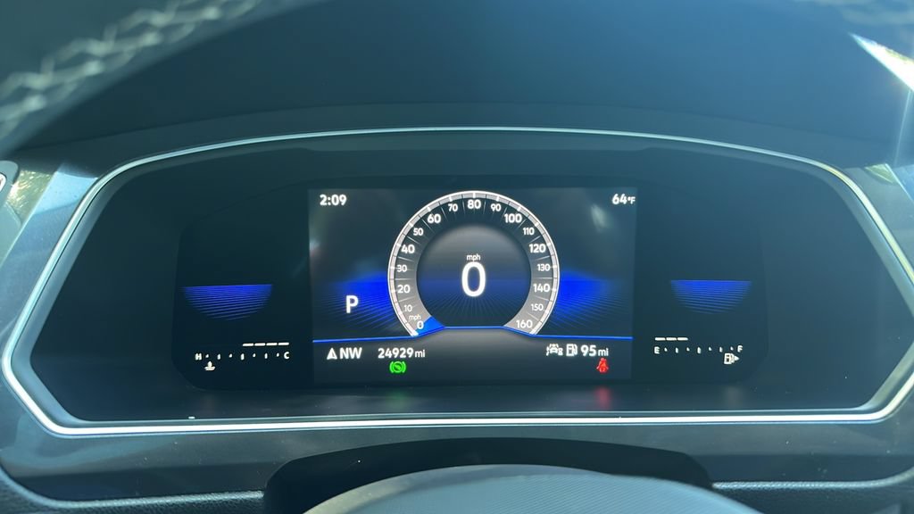 Certified 2022 Volkswagen Tiguan SE FWD image 32