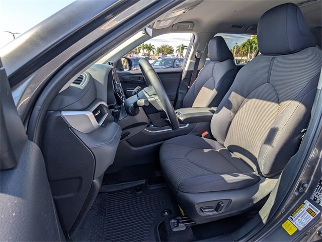 Used 2024 Toyota Highlander LE image 11