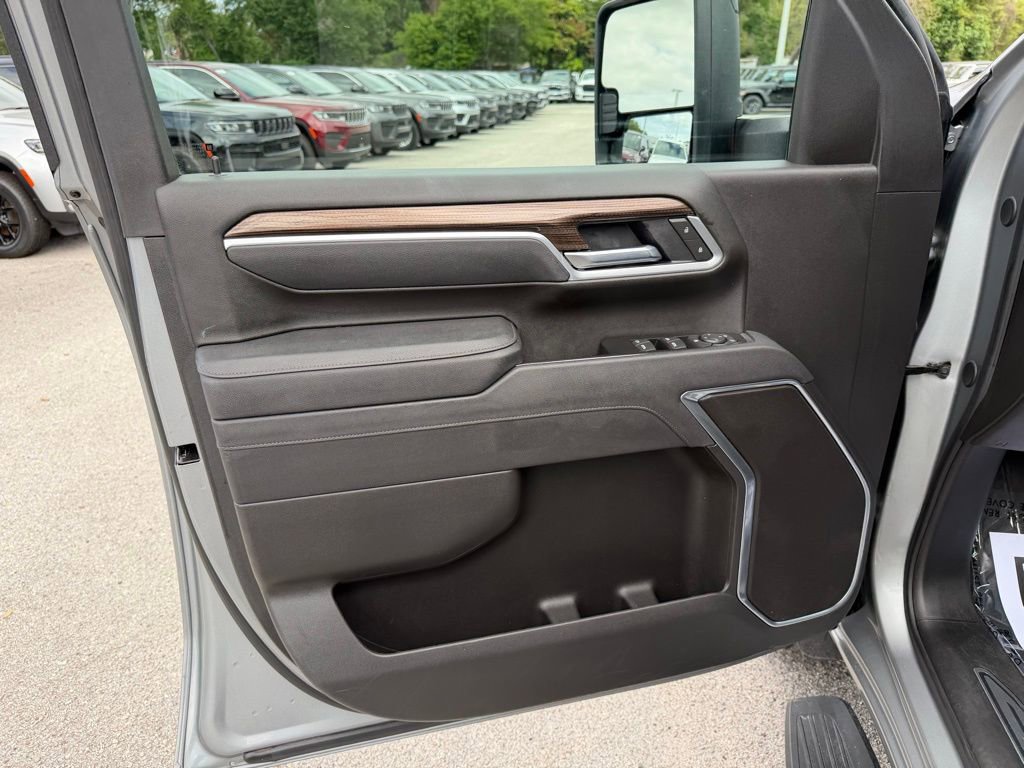 Used 2025 Chevrolet Silverado 2500 LT w/ Convenience Package image 15