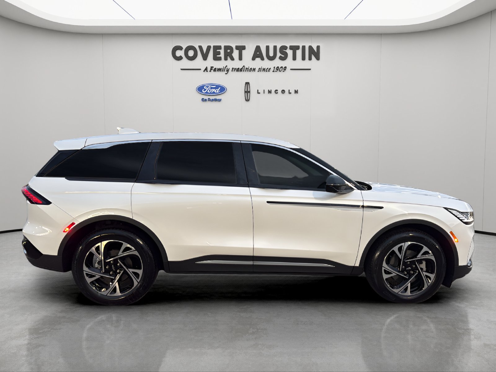Used 2026 Lincoln Nautilus Premier w/ Equipment Group 102A AWD/4WD image 6