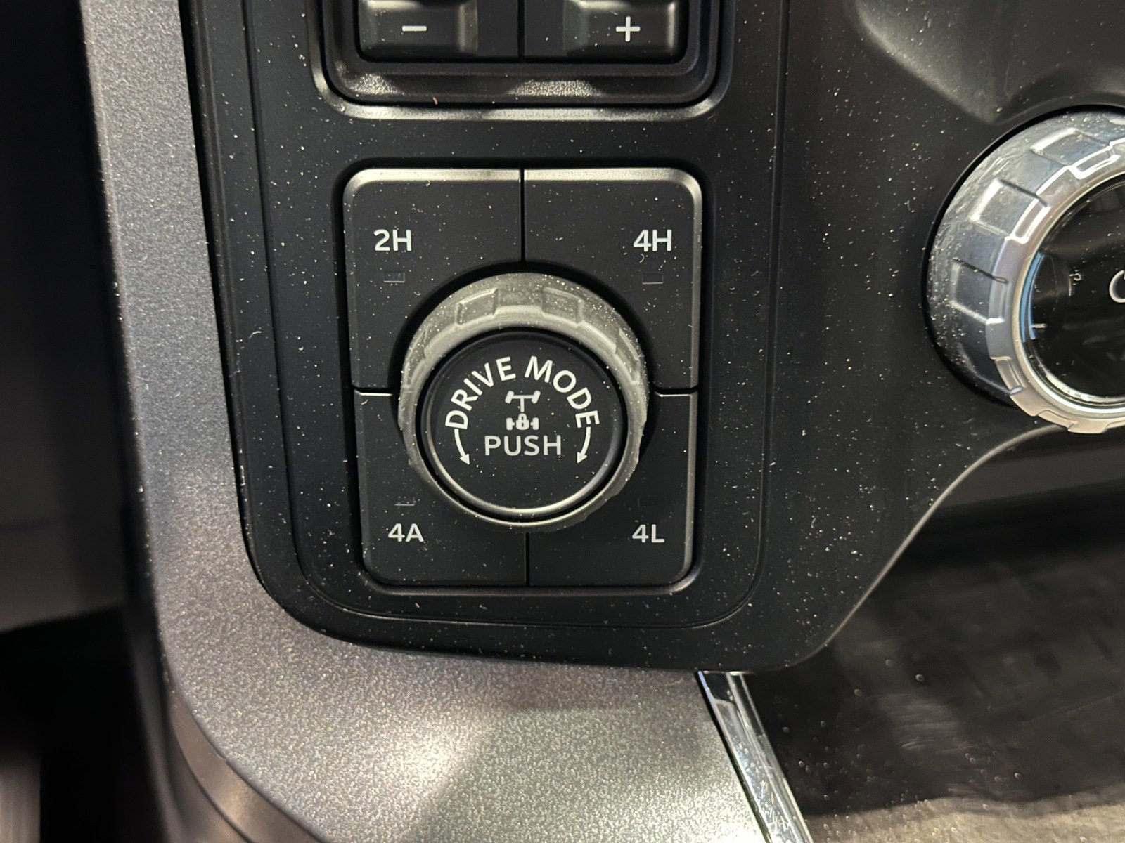 Used 2023 Ford F150 Lariat w/ Trailer Tow Package image 30