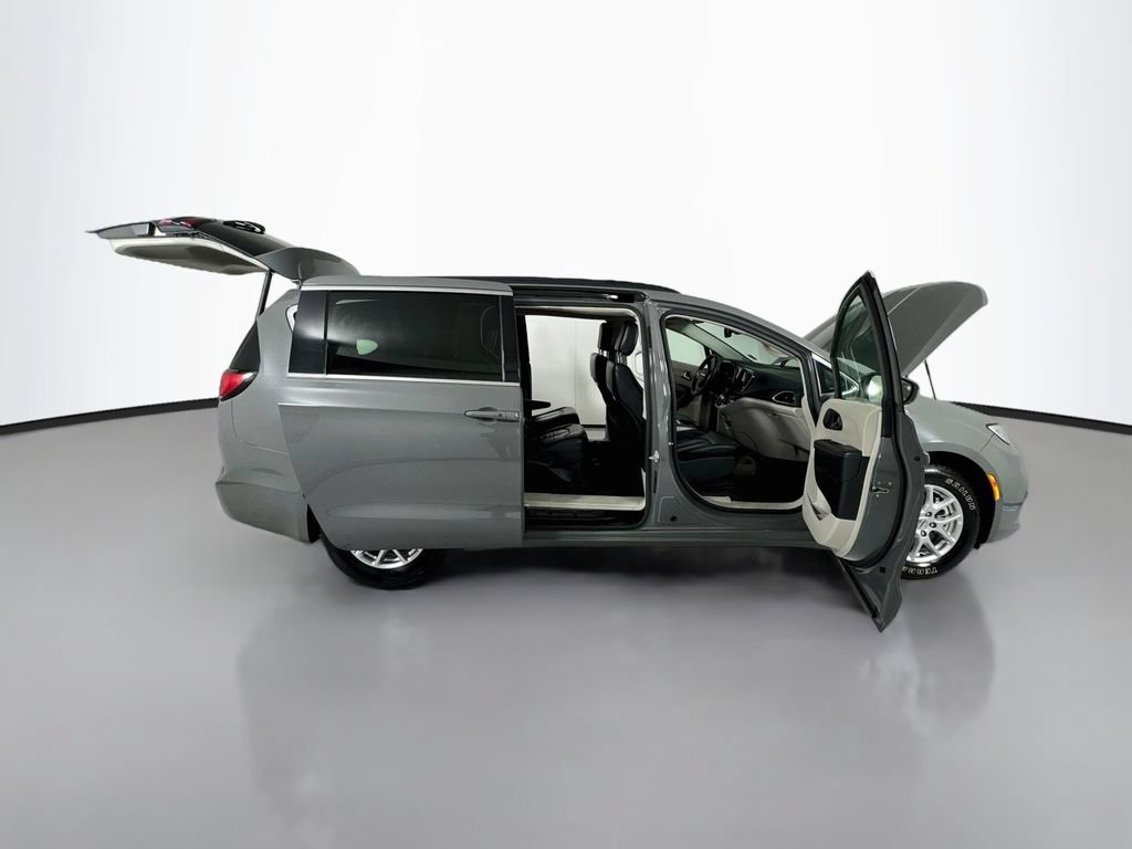 Used 2022 Chrysler Pacifica Touring-L FWD image 27