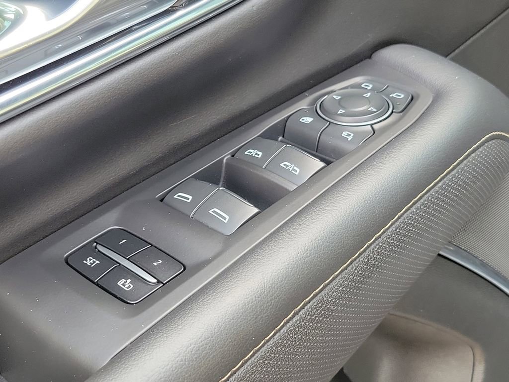 Used 2023 Chevrolet Suburban Premier image 28