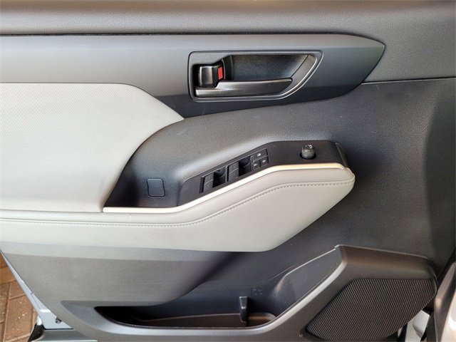 Certified 2023 Toyota Highlander LE image 22