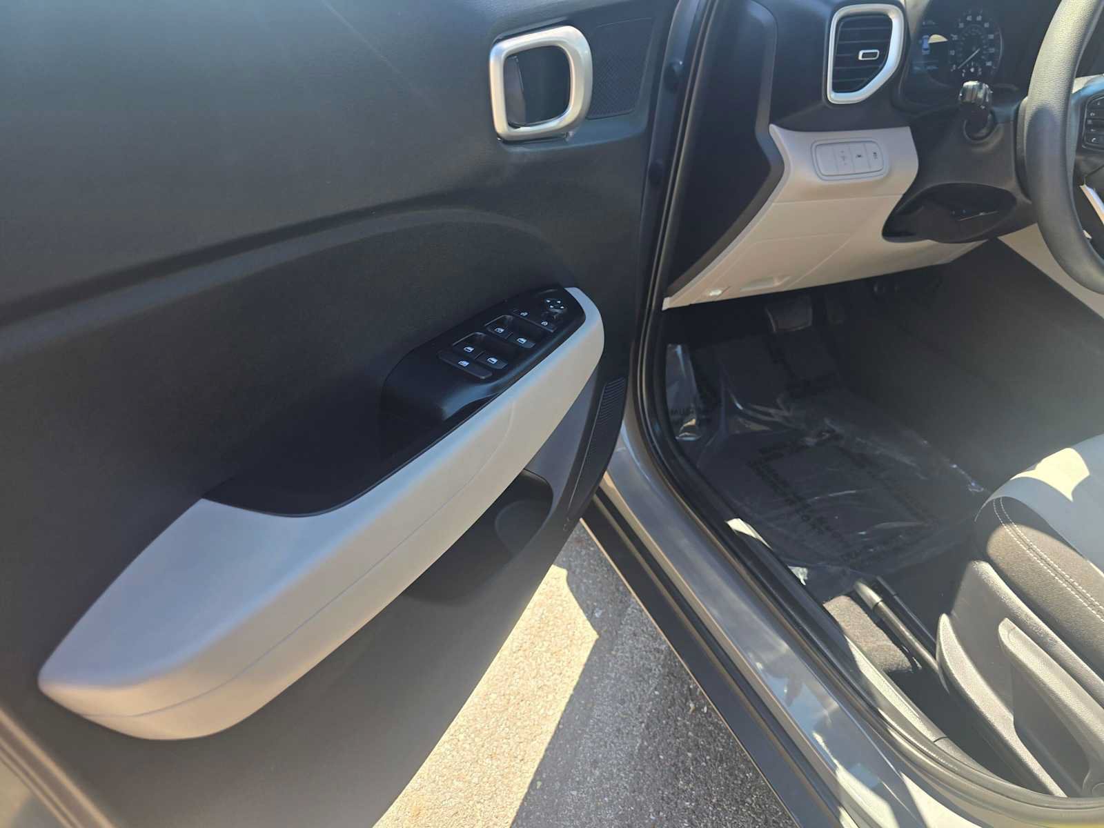 Used 2020 Hyundai Venue SEL FWD image 20