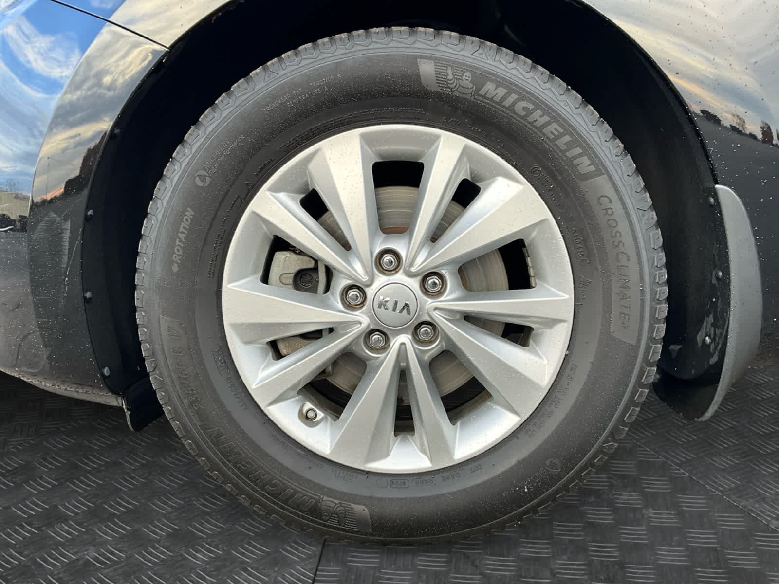 Used 2017 Kia Sedona L FWD image 14