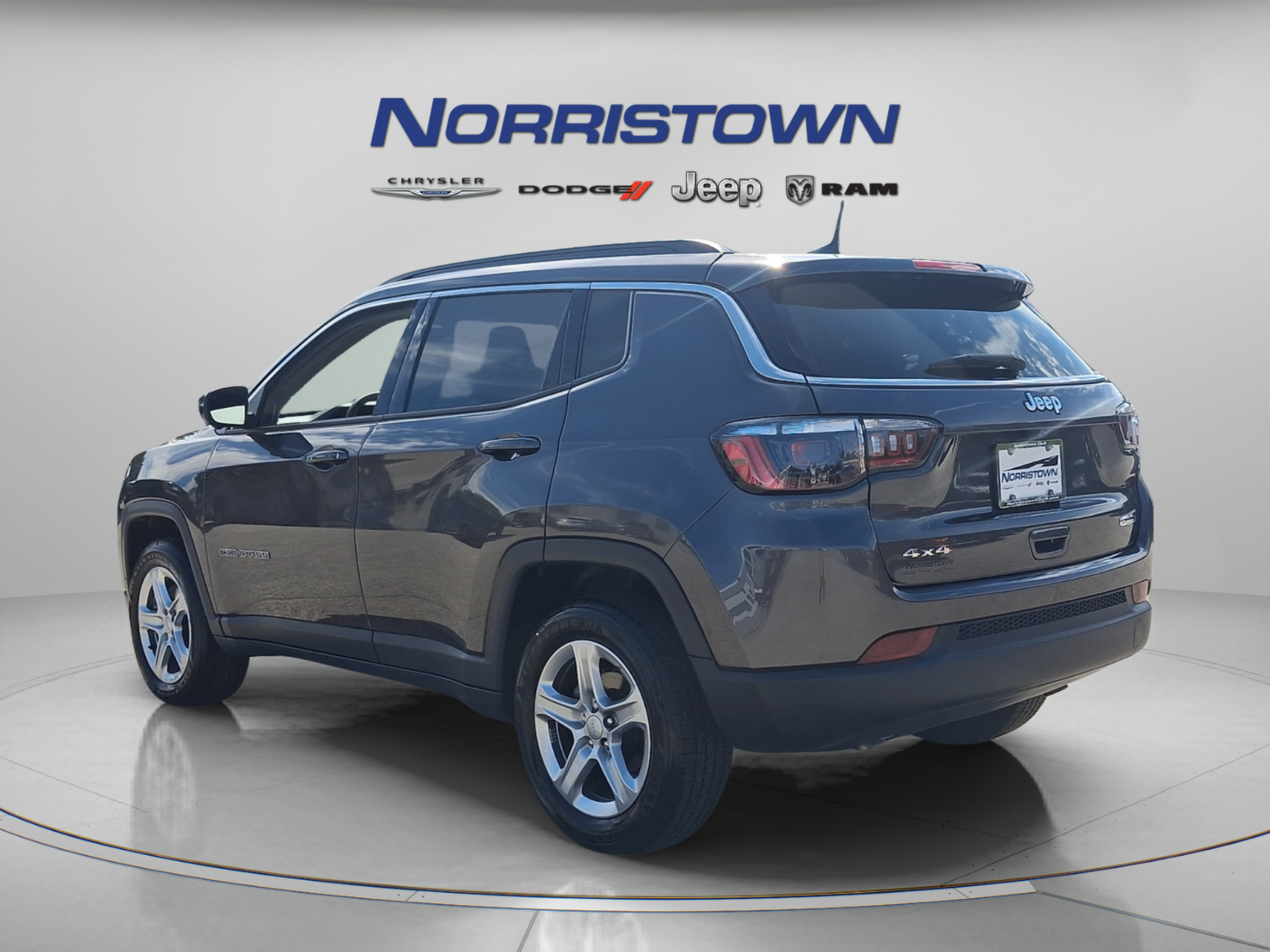 Certified 2023 Jeep Compass Latitude w/ Sun and Sound Group AWD/4WD image 4