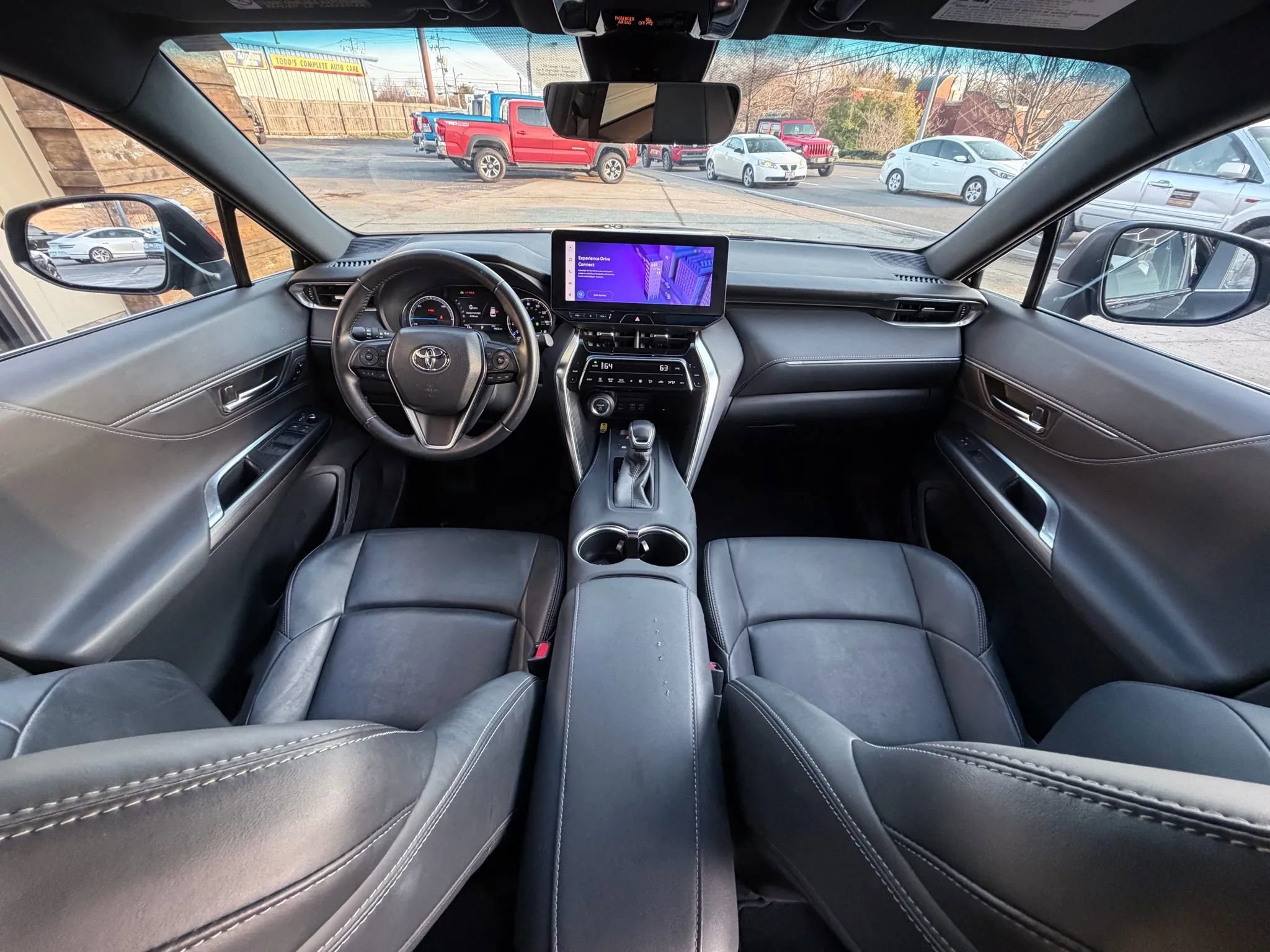 Used 2023 Toyota Venza XLE AWD/4WD image 23