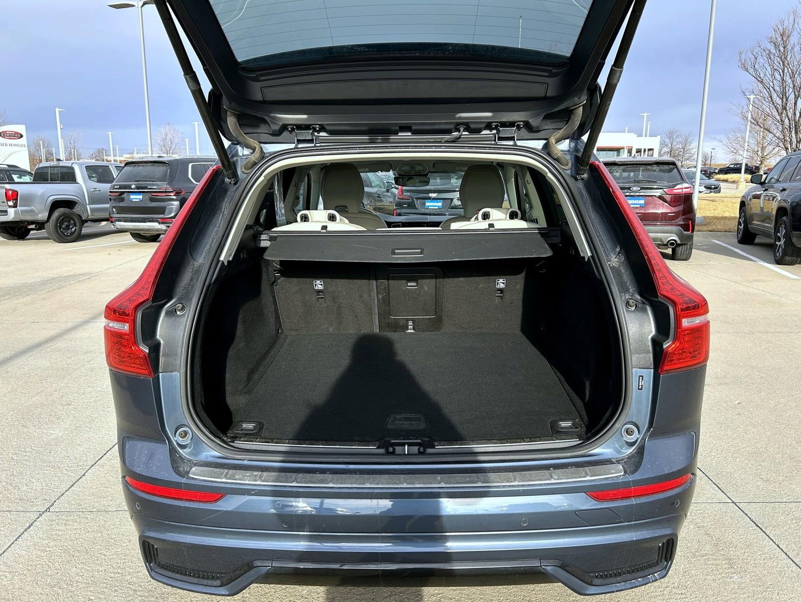 Used 2023 Volvo XC60 B5 Plus image 20