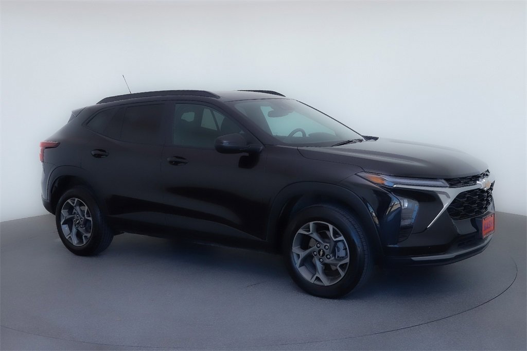 Used 2025 Chevrolet Trax LT
