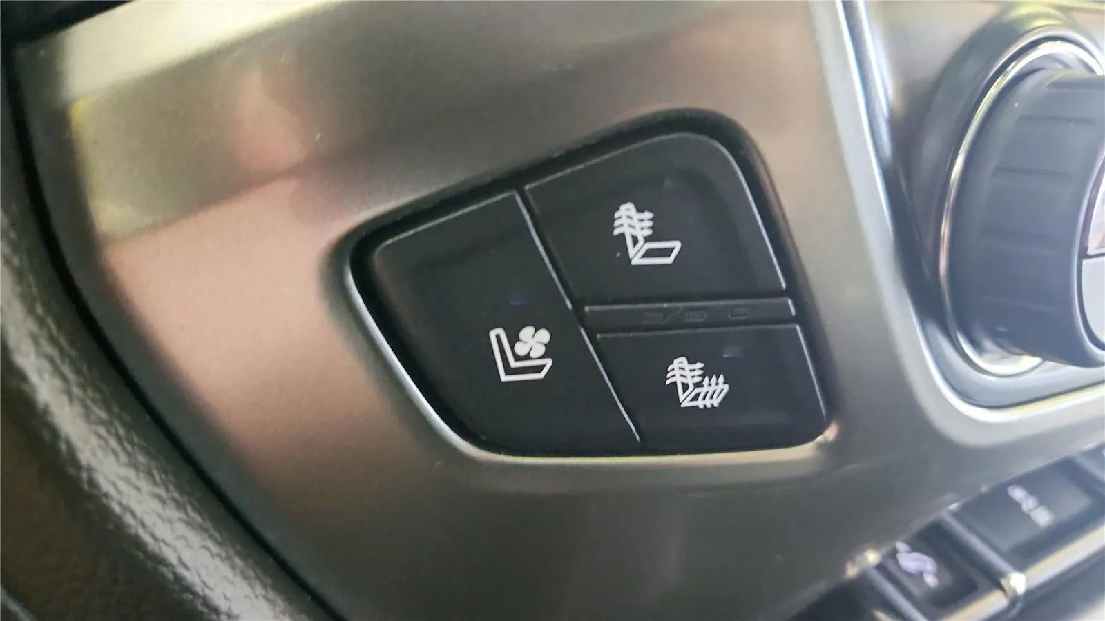 Used 2017 Chevrolet Silverado 1500 LTZ Z71 w/ Redline Edition image 31