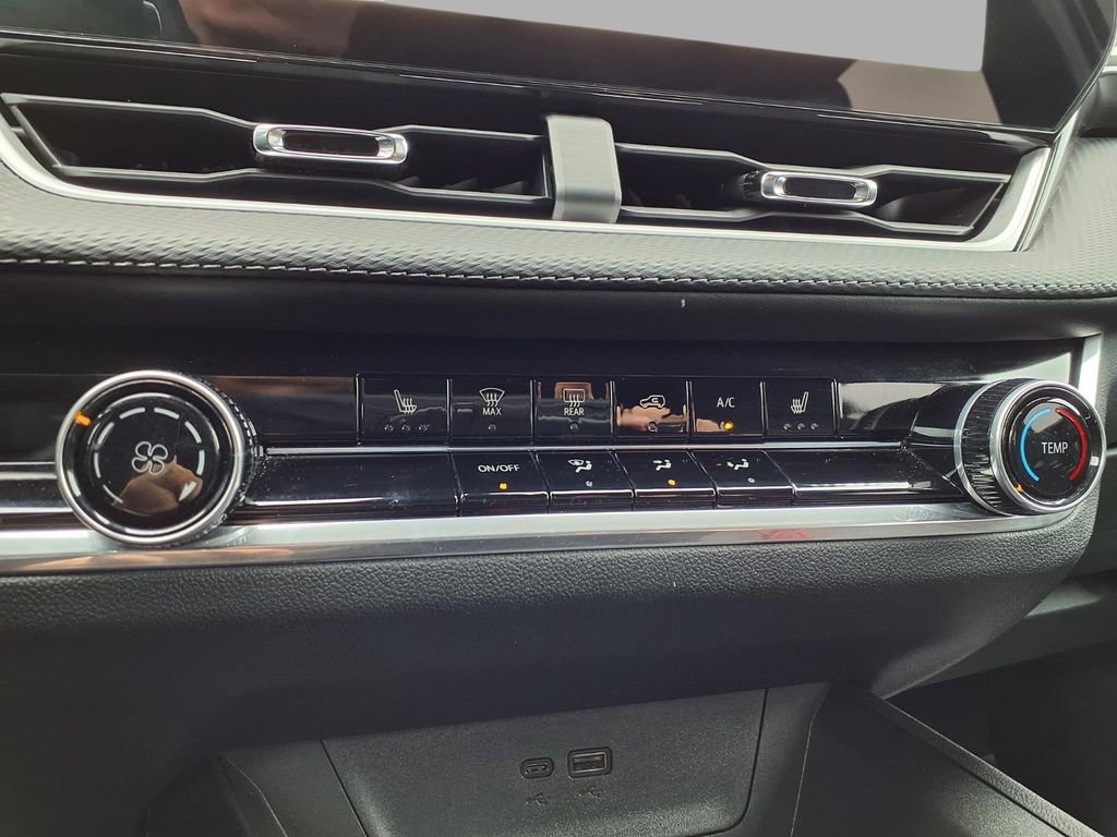 Used 2025 Chevrolet Equinox LT image 10