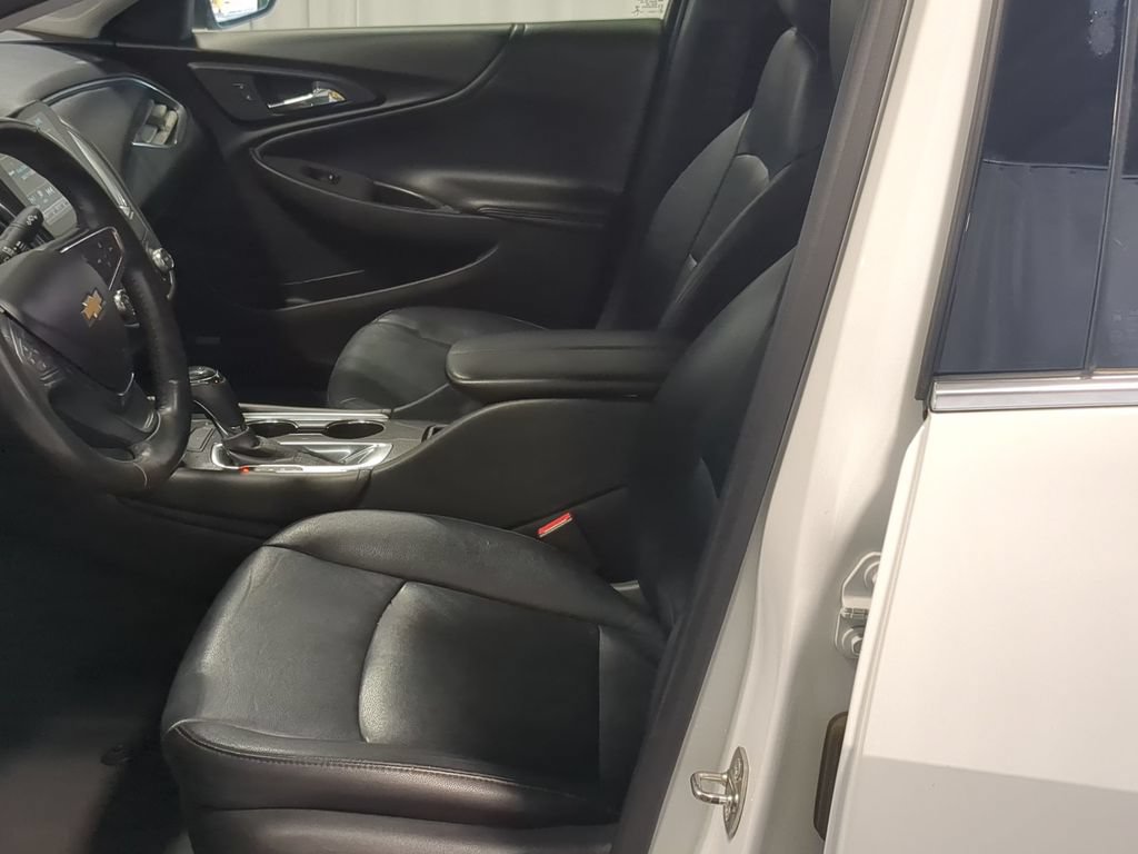 Used 2017 Chevrolet Malibu LT w/ Leather Package FWD image 20