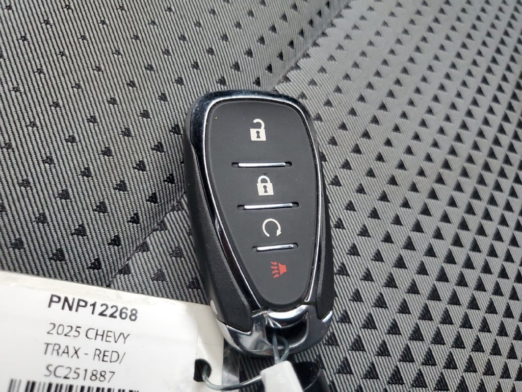 Used 2025 Chevrolet Trax LT FWD image 30
