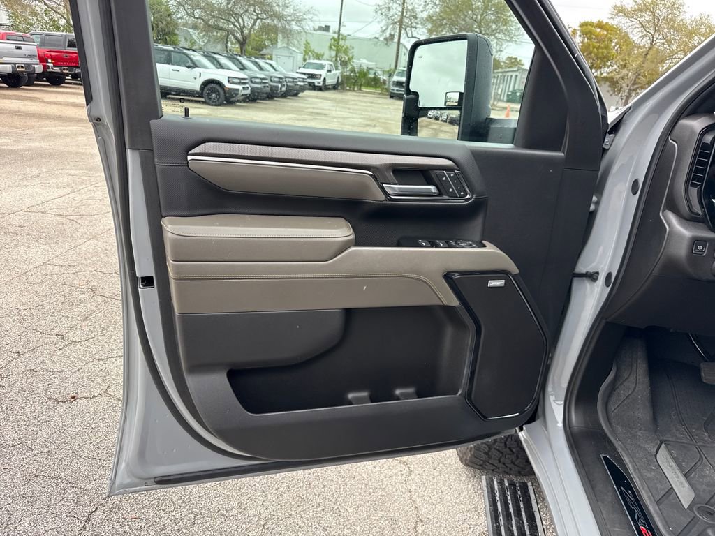 Used 2024 Chevrolet Silverado 2500 ZR2 w/ Technology Package image 14