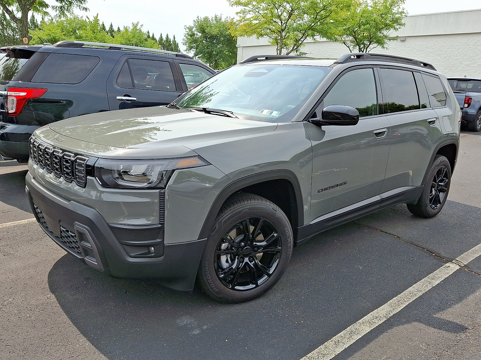 Used 2026 Jeep Cherokee Laredo AWD/4WD image 3