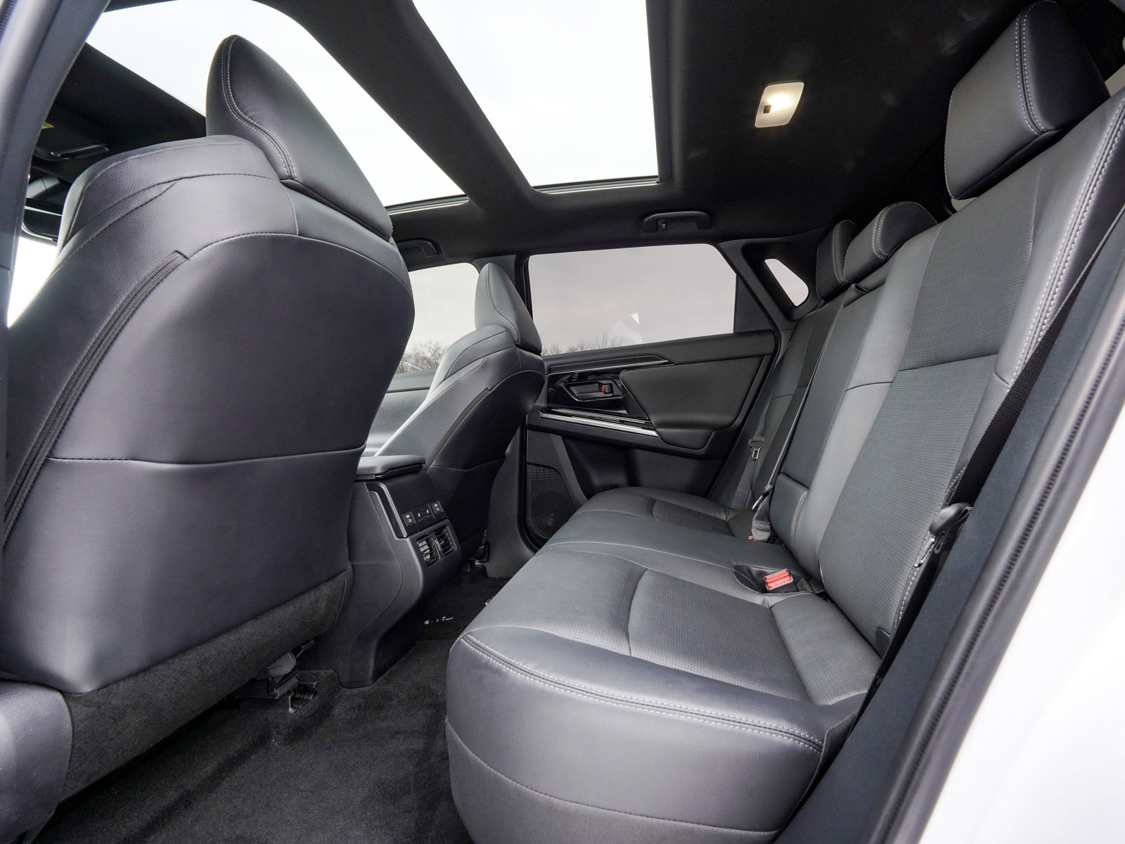 Used 2023 Toyota bZ4X Limited image 32