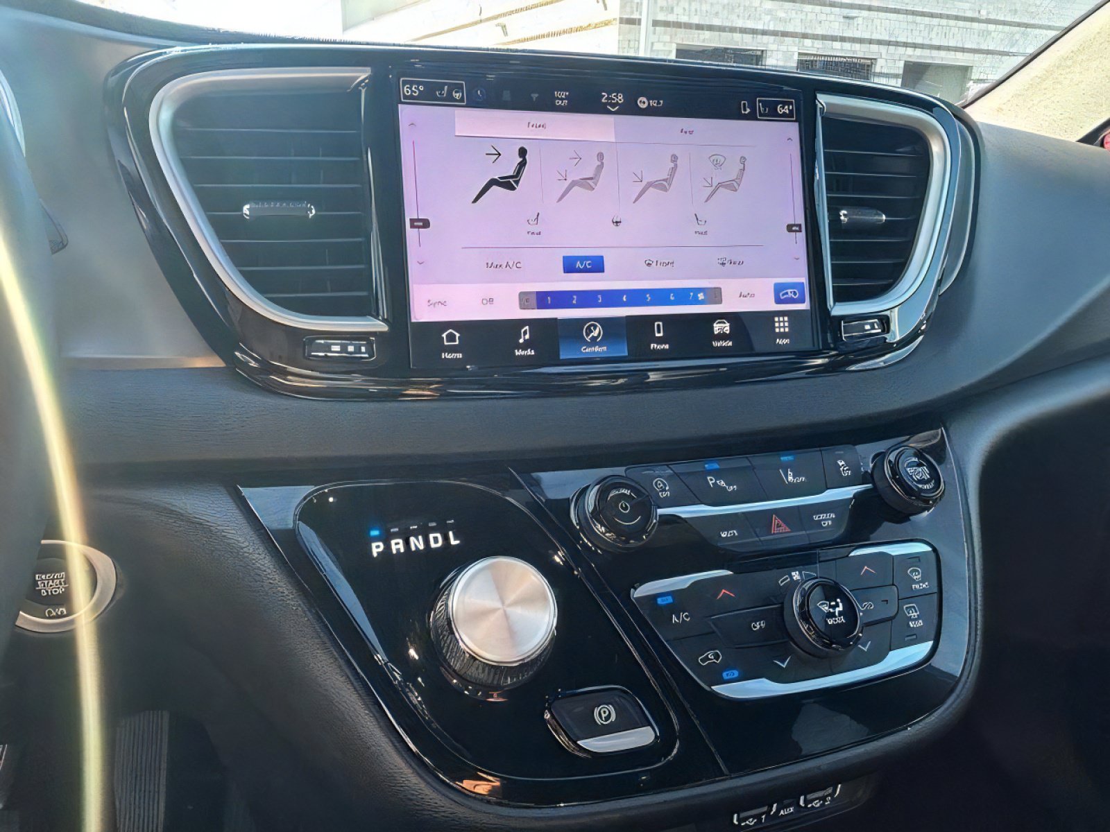 Used 2025 Chrysler Pacifica Select FWD image 13