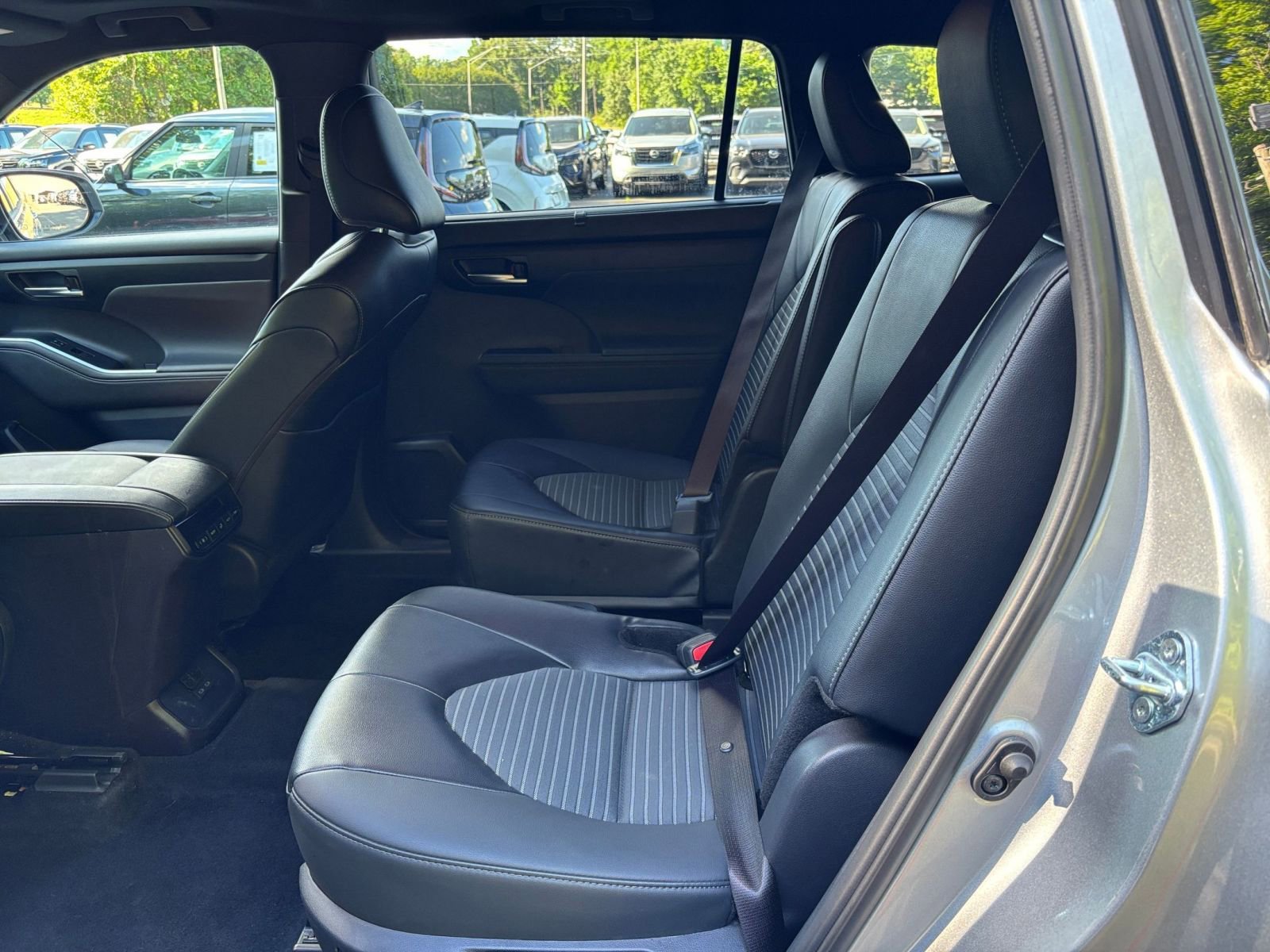 Used 2025 Toyota Highlander XSE AWD/4WD image 28