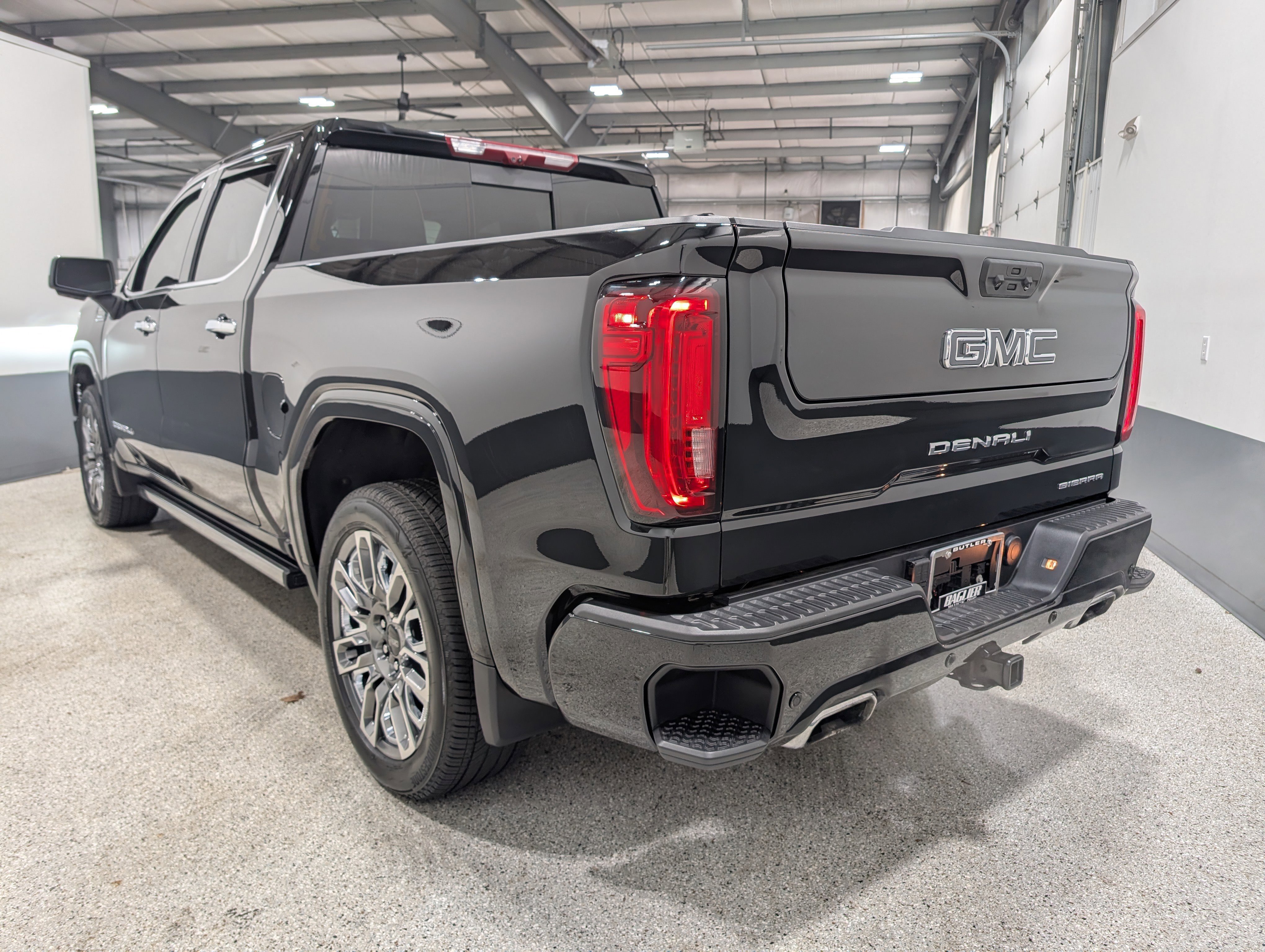 Used 2025 GMC Sierra 1500 Denali Ultimate image 5