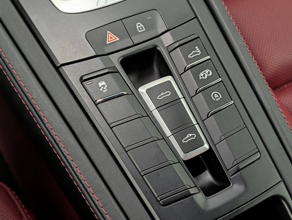 Certified 2024 Porsche 718 Boxster RWD image 32