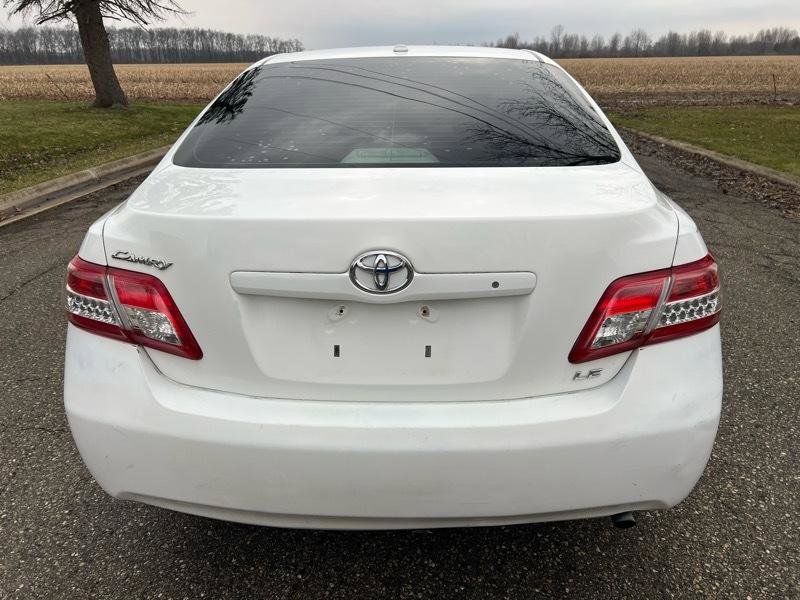 Used 2011 Toyota Camry LE image 4