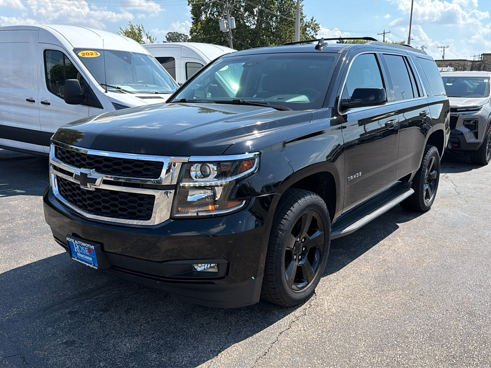 Used 2018 Chevrolet Tahoe LT w/ Luxury Package AWD/4WD image 3
