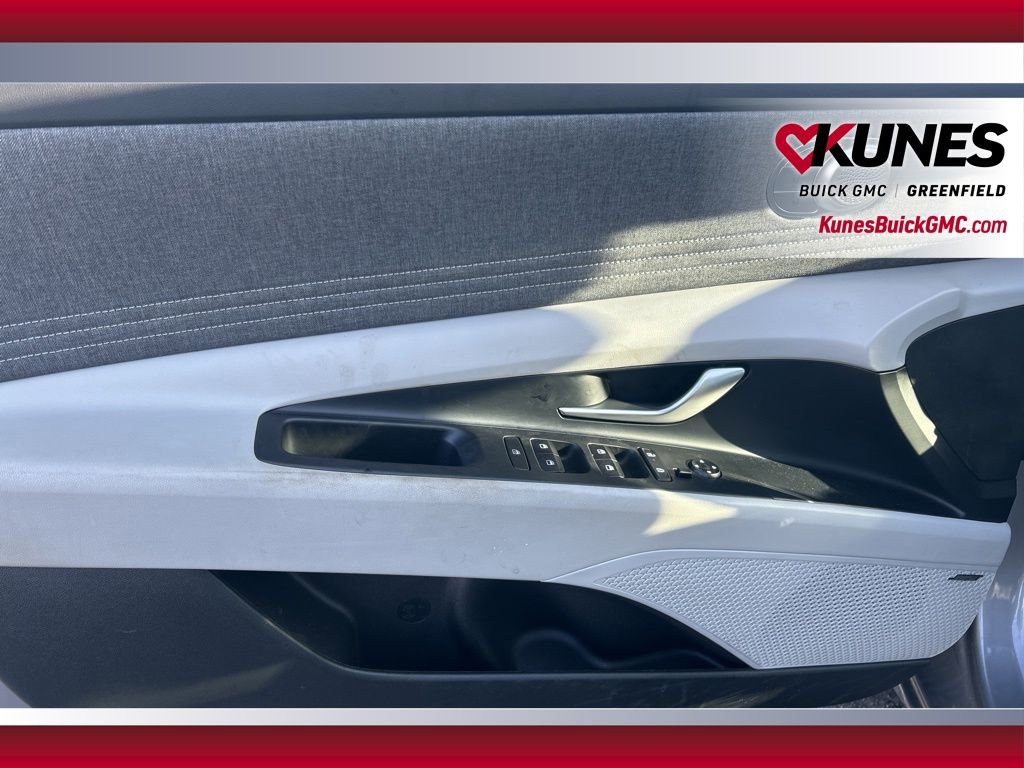 Used 2025 Hyundai Elantra Limited FWD image 15