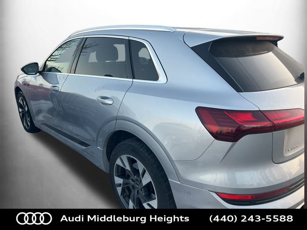 Used 2021 Audi e-tron Premium Plus w/ Premium Plus Package image 39