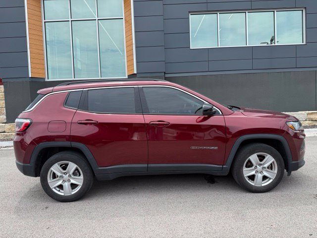 Used 2022 Jeep Compass Latitude w/ Convenience Group AWD/4WD image 2