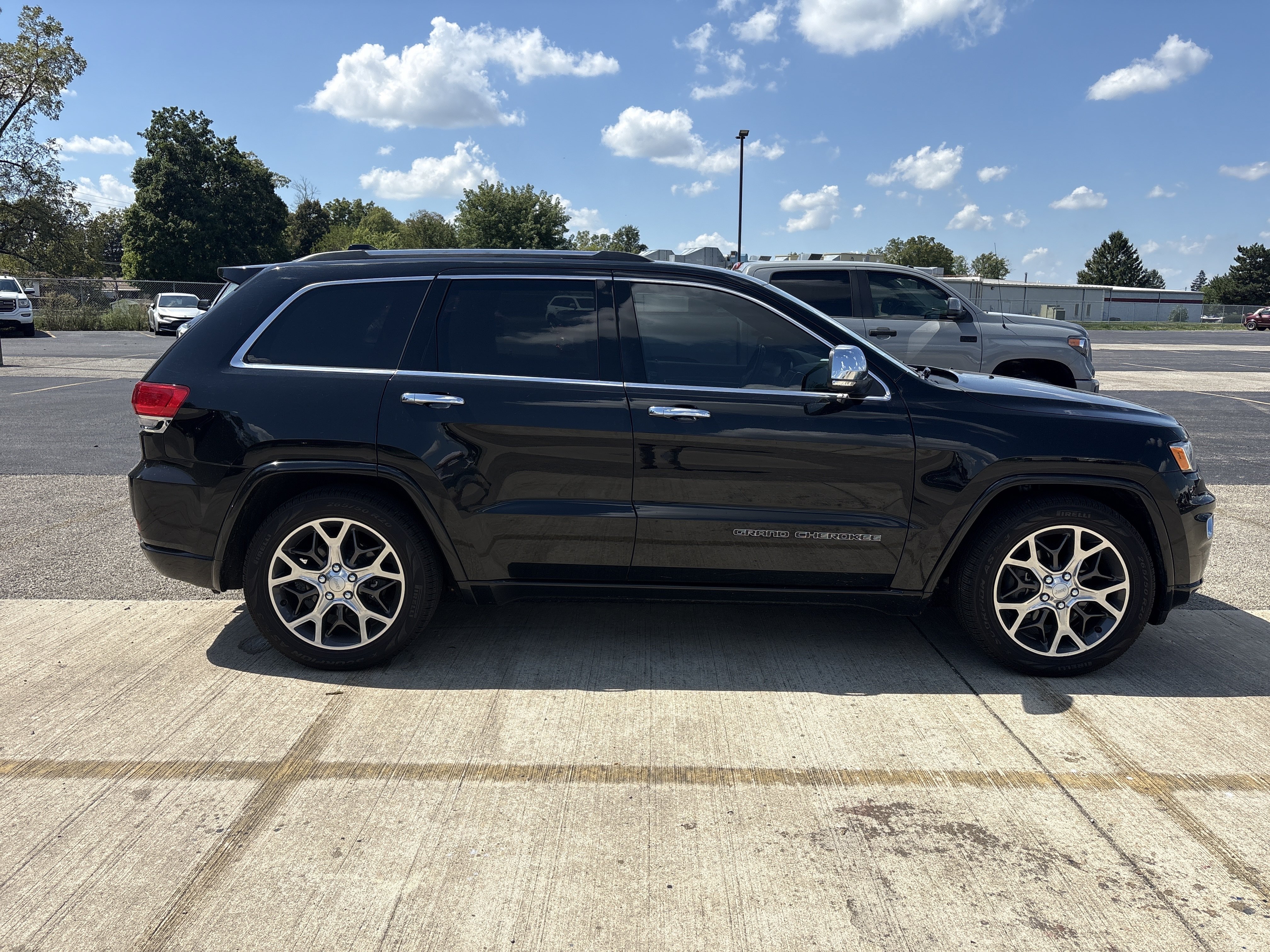 Used 2019 Jeep Grand Cherokee Overland AWD/4WD image 3
