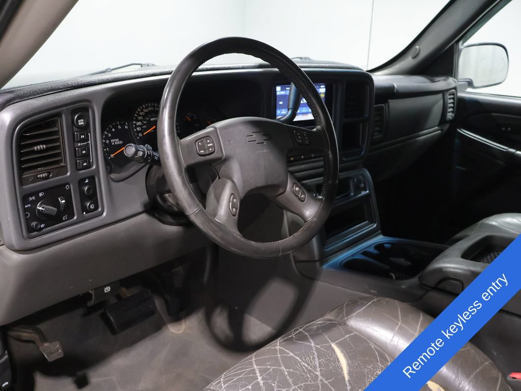 Used 2004 Chevrolet Avalanche 4x4 w/ Preferred Equipment Group image 3