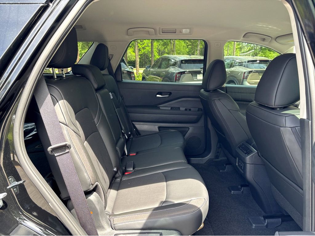 New 2026 Nissan Pathfinder SL w/ Cargo Package FWD image 11